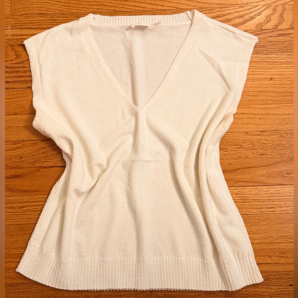 Cyrus Cream White V-Neck Sleeveless Blouse